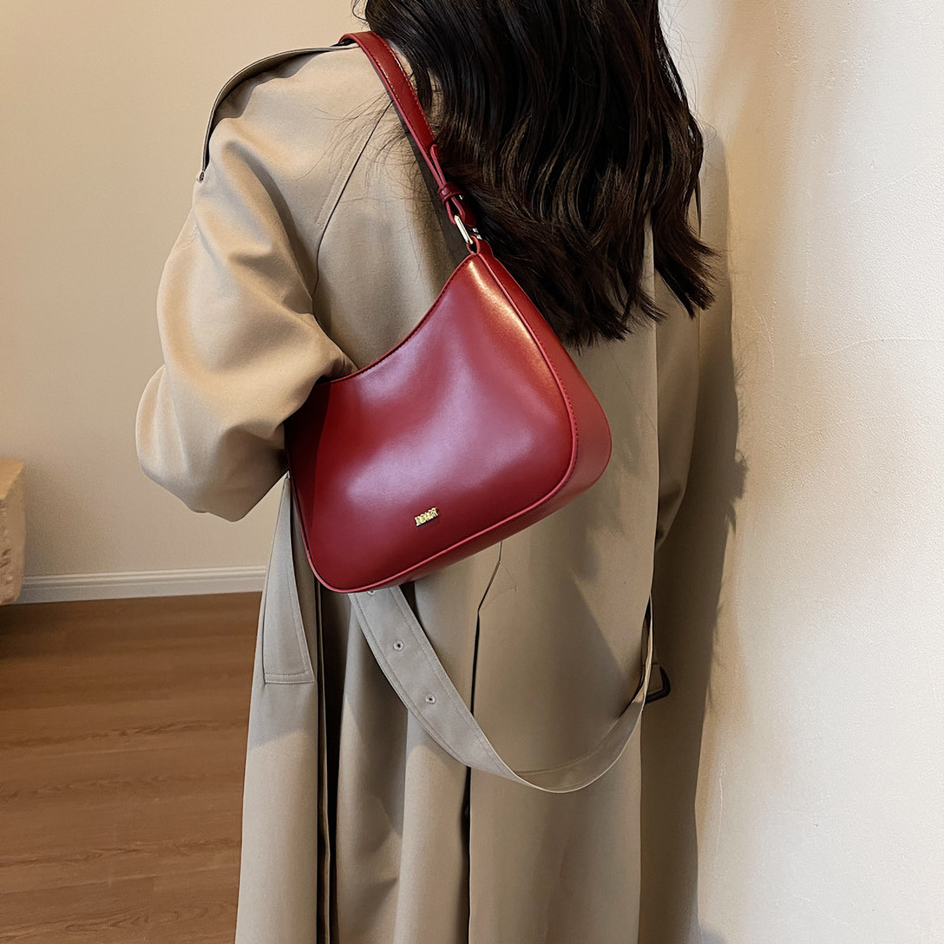 Interior Design Trends 2026 - Bolsas de Ombro Vermelhas para Mulheres