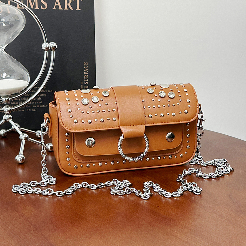 Interior Design Trends 2026 - Bolsa Feminina de Luxo com Rebites,